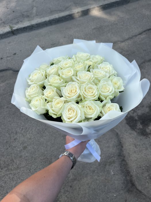 Букет 25 білих троянд
