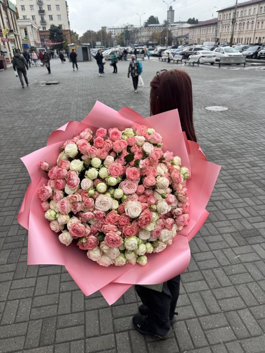 Великий букет з кущових троянд