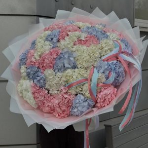 Великий букет з гортензій