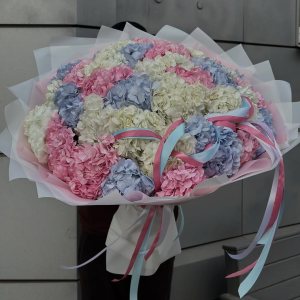 Великий букет з гортензій