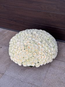 Кошик 301 біла троянда