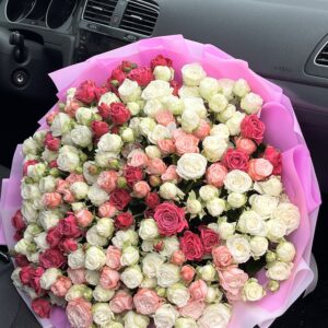 Великий букет з кущових троянд