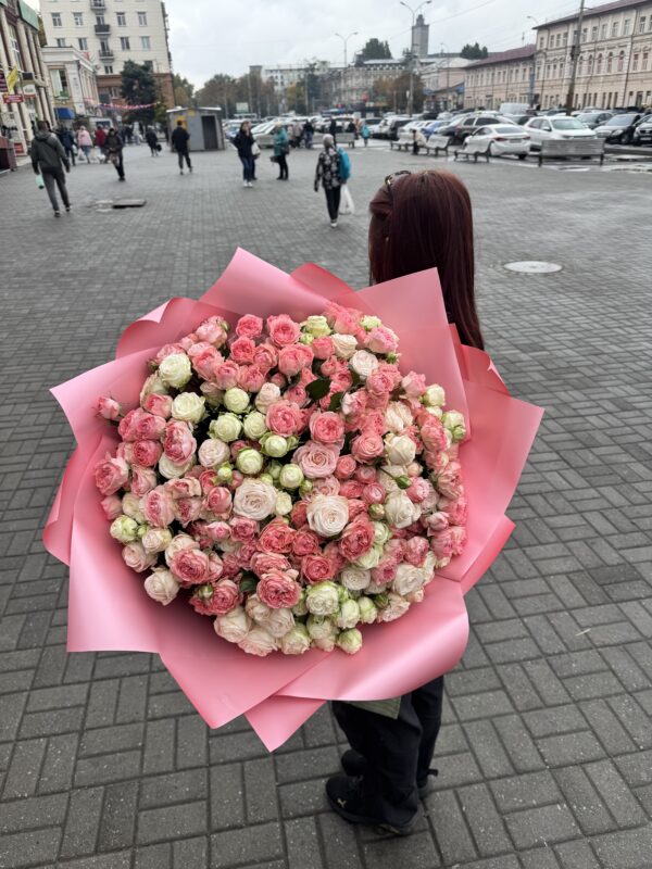 Великий букет з кущових троянд