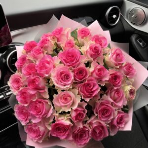 35 рожевих троянд