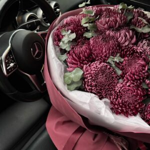 Букет з хризантеми бігуді